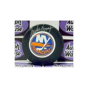  Mike Bossy autographed Hockey Puck (New York Islanders 