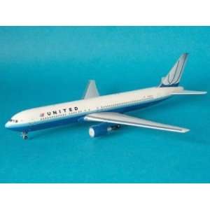  Aeroclassics United Airlines B767 300 Model Airplane 