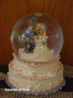 Boyds 1E ~WEDDING MARCH ~ waterglobe ~ bride & groom frosted cake 