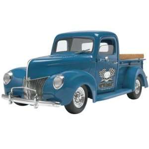   : Revell 1/24 1940 Ford Custom Pick Up Truck Model Kit: Toys & Games