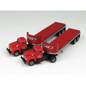   R190 PIE Semi Tractor/32 Round Nose Flatbed Trailer (2) Toys & Games