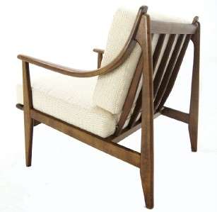 Nice Danish modern lounge chair. Newly reupholstered in thick and 