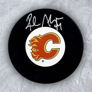 ROB NIEDERMAYER Calgary Flames SIGNED Hockey Puck Sports 