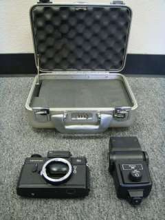 Leica Leicaflex SL 35mm SLR Film Camera Black Body Flash Padded Case 