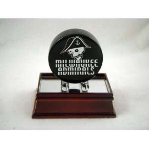  Milwaukee Admirals Logo Solid Marble Puck: Sports 