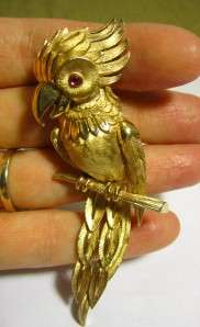 Vintage Parrot Pin, signed TRIFARI, with the crown. Bright goldtone 