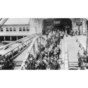   Immigrants Arriving Ellis Island Circa 1912 (A) 