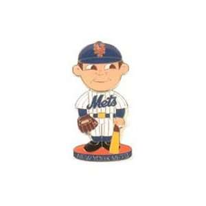   Pin   New York Mets Bobble Head Pin by Aminco: Sports & Outdoors