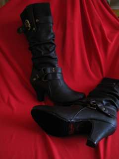 Womens Black Boots Size: 6 10  