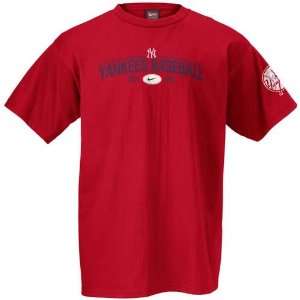 Nike New York Yankees Red Seeing Eye T shirt:  Sports 