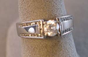   diamond with side diamonds  ring  14k white gold  7.3 grams (#K0251