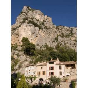 com Moustiers Sainte Marie, Alpes De Haute Provence, Provence, France 