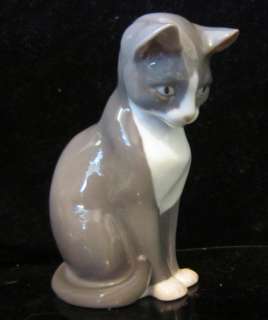 Bing Grondahl B&G Copenhagen Porcelain Figurine cat glazed handpainted 